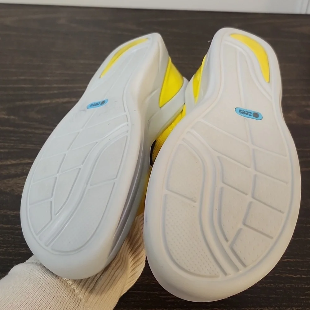 Bzees Vista Womens X-Strap Wedge Sandals Slides Yellow Fabric Size 9W